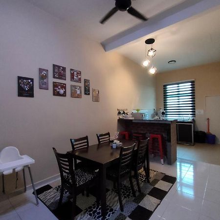 D'Q Putra Homestay Melaka エクステリア 写真