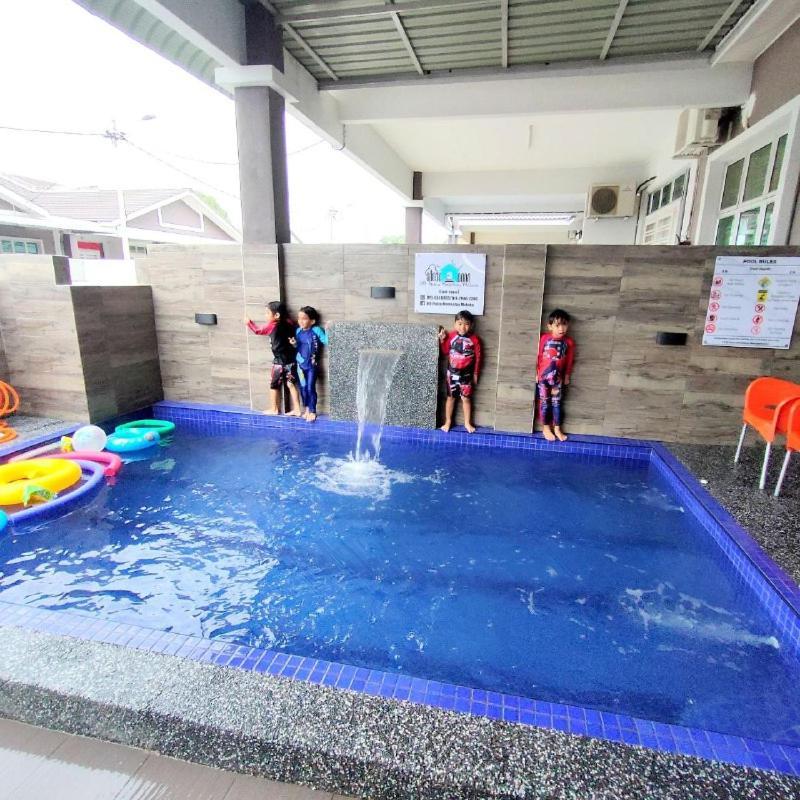 D'Q Putra Homestay Melaka エクステリア 写真
