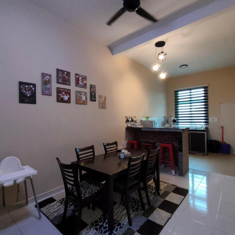 D'Q Putra Homestay Melaka エクステリア 写真